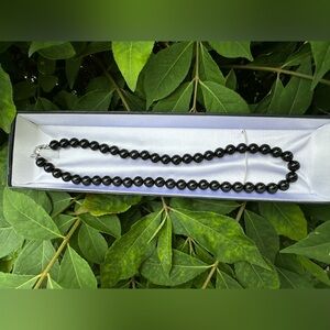Mitsukoshi Black high gloss 16 in Pearl necklace with silver hardware clasp
